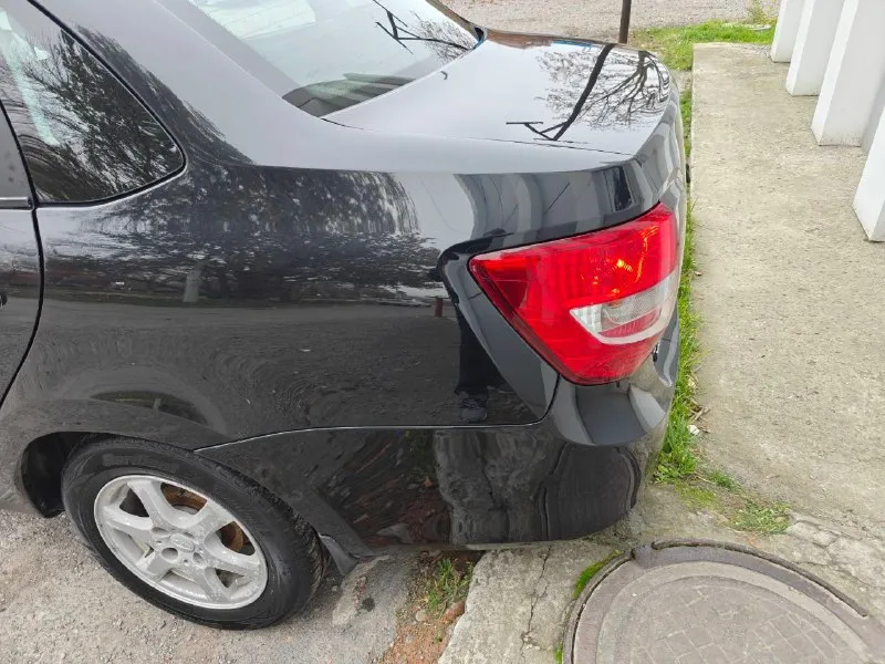 Продам ваз гранту 2012 год 1.6 восьмиклоп не давно делался полностью поршня стоят с выборкой клапана не гнет коробка без нареканий не хрустит не выбивает передачи ходовая также обслужена из комплектации 2 стеклоподъемника подогрев заднего стекла и электро усилитель руля 2 пары резины зима лето зима была куплена в этом году тонировка задних стекол машина в этом году прошла то стоит на 180 регионе арки целые, есть рыжики не большие на задних дверях возле молдинга цена 440 тыщ рублей торг на мелкий косяки по кузову +79494806705 📞 звоните: +7(949)4806705 - фотография - 4