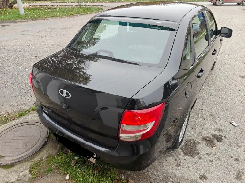 Продам ваз гранту 2012 год 1.6 восьмиклоп не давно делался полностью поршня стоят с выборкой клапана не гнет коробка без нареканий не хрустит не выбивает передачи ходовая также обслужена из комплектации 2 стеклоподъемника подогрев заднего стекла и электро усилитель руля 2 пары резины зима лето зима была куплена в этом году тонировка задних стекол машина в этом году прошла то стоит на 180 регионе арки целые, есть рыжики не большие на задних дверях возле молдинга цена 440 тыщ рублей торг на мелкий косяки по кузову +79494806705 📞 звоните: +7(949)4806705 - фотография - 5