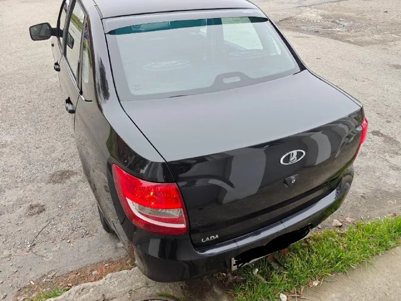 Продам ваз гранту 2012 год 1.6 восьмиклоп не давно делался полностью поршня стоят с выборкой клапана не гнет коробка без нареканий не хрустит не выбивает передачи ходовая также обслужена из комплектации 2 стеклоподъемника подогрев заднего стекла и электро усилитель руля 2 пары резины зима лето зима была куплена в этом году тонировка задних стекол машина в этом году прошла то стоит на 180 регионе арки целые, есть рыжики не большие на задних дверях возле молдинга цена 440 тыщ рублей торг на мелкий косяки по кузову +79494806705 📞 звоните: +7(949)4806705 - фотография - 6