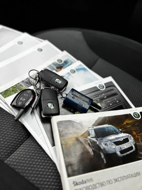 Skoda yeti 1.2 tsi at 2010 г. в. компакт-кроссовер в идеальнейшем состоянии пробег 139 тыс. км подтвержденный автотекой салон как в новом авто!!! за весь период 2 владельца в хорошей комплектации -подогрев сидений/зеркал/форсунок омывателя -однозонный климат-контроль -хорошая штатная акустика 8 динамиков -задний ряд сидений-трансформер -два комплекта ключей -хорошая зимняя резина r16 -комплект новой летней резины r16 nokian по авто сделано очень большое то масло/фильтра замена осн. радиатора/радиатора печки, термостата и всех жидкостей!!! автомобиль полностью готов к долгой, без проблемной эксплуатации!!! торг у капота!!! цена 895 тыс. руб +79493811593 +79495082418 - фотография - 10