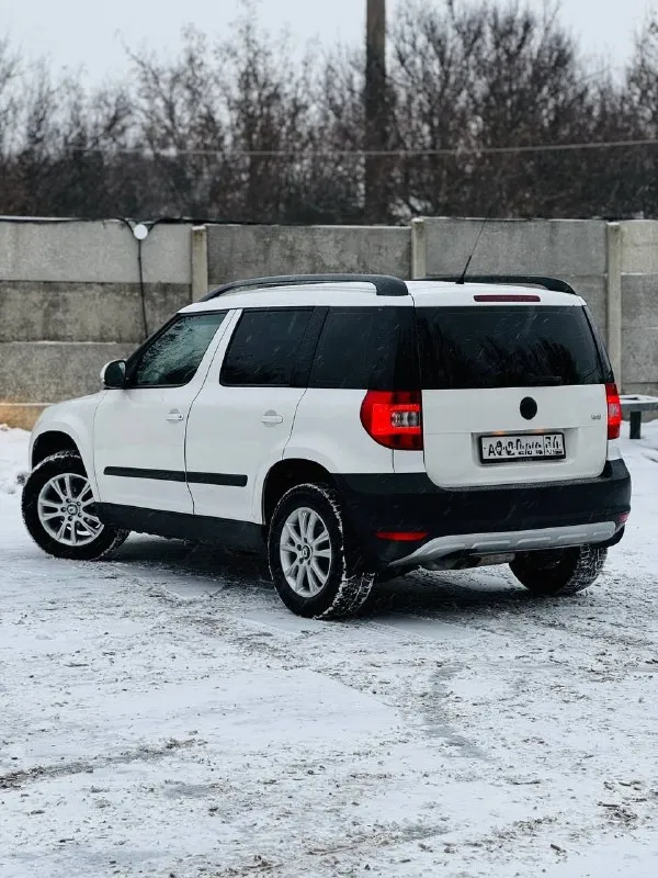 Skoda yeti 1.2 tsi at 2010 г. в. компакт-кроссовер в идеальнейшем состоянии пробег 139 тыс. км подтвержденный автотекой салон как в новом авто!!! за весь период 2 владельца в хорошей комплектации -подогрев сидений/зеркал/форсунок омывателя -однозонный климат-контроль -хорошая штатная акустика 8 динамиков -задний ряд сидений-трансформер -два комплекта ключей -хорошая зимняя резина r16 -комплект новой летней резины r16 nokian по авто сделано очень большое то масло/фильтра замена осн. радиатора/радиатора печки, термостата и всех жидкостей!!! автомобиль полностью готов к долгой, без проблемной эксплуатации!!! торг у капота!!! цена 895 тыс. руб +79493811593 +79495082418 - фотография - 5