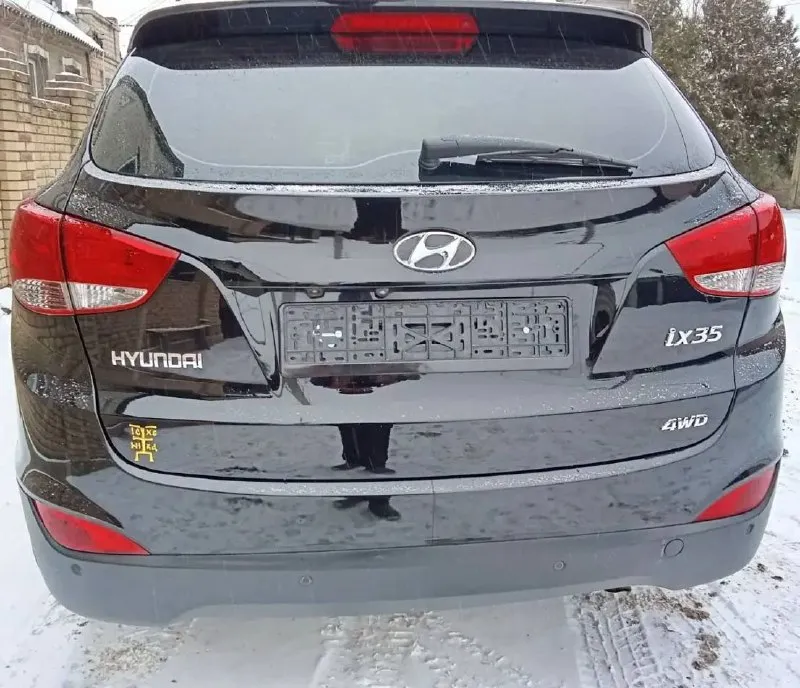 Продам hyundai ix35 мотор без задиров ) после капремонта работает очень хорошо как 🕰️ ) в идеальном состоянии, на очень хорошей комплектации и надёжной, объем двигателя 2.0л, бензин, полный привод, на полноценном автомате, без ключевой доступ, старт стоп, парктроники, камера заднего вида, подогрев всех сидений, эксплатация автомобиля 2013 год, два владельца птс оригинал, родной пробег 178000 на все 1000%, история автомобиля очень хорошая, есть одно мелкое дтп, а так автотека зелёная!по технической части вопросов нет абсолютно никаких, мотор, коробка, ходовая в идеальном состоянии без вложения вообще, по электрике абсолютно работает всё ни одной ошибки нет, два ключа, сервисные книжки, новая зимняя резина, с документами полный порядок любой вид переоформления, автомобиль на месном учёте, остальные вопросы по телефону!по запросу могу дополнительные фото и видео отправить, автомобиль находится город донецк калининский район, цена за автомобиль 1285000 возможно торг реальному покупателю! номер тел и telegram +79496358755 - фотография - 6