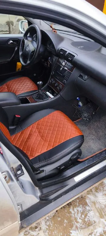 Мерседес c 180 цена: 700 000 город: мариуполь год выпуска: 2005 пробег: родной 301 т км двигатель: 1.8 топливо: бензин/газ кпп: механика собственник: да телефон: +79790555671 продам свой мерседес с 180 2005г. автомобиль в очень хорошем состоянии так как находится в бережных руках. все узлы и механизмы в рабочем состоянии, все работает четко и тихо, включается плавно и едет превосходно. все регламентные работы выполнены и в ближайшее время авто вложений не требует. на автомобиле установлено гбо 4-го поколения, зарегистрировано. зимняя резина новая, также летняя на литых родных дисках. лакокрасочное покрытие без корозии, машина целая, сварочных работ не производилось. я владелец по птс, первая запись. те, кто хочет заработать на перепродаже, просьба мне не звонить и не беспокоить. - фотография - 7