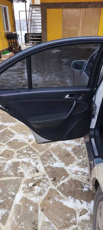 Мерседес c 180 цена: 700 000 город: мариуполь год выпуска: 2005 пробег: родной 301 т км двигатель: 1.8 топливо: бензин/газ кпп: механика собственник: да телефон: +79790555671 продам свой мерседес с 180 2005г. автомобиль в очень хорошем состоянии так как находится в бережных руках. все узлы и механизмы в рабочем состоянии, все работает четко и тихо, включается плавно и едет превосходно. все регламентные работы выполнены и в ближайшее время авто вложений не требует. на автомобиле установлено гбо 4-го поколения, зарегистрировано. зимняя резина новая, также летняя на литых родных дисках. лакокрасочное покрытие без корозии, машина целая, сварочных работ не производилось. я владелец по птс, первая запись. те, кто хочет заработать на перепродаже, просьба мне не звонить и не беспокоить. - фотография - 8