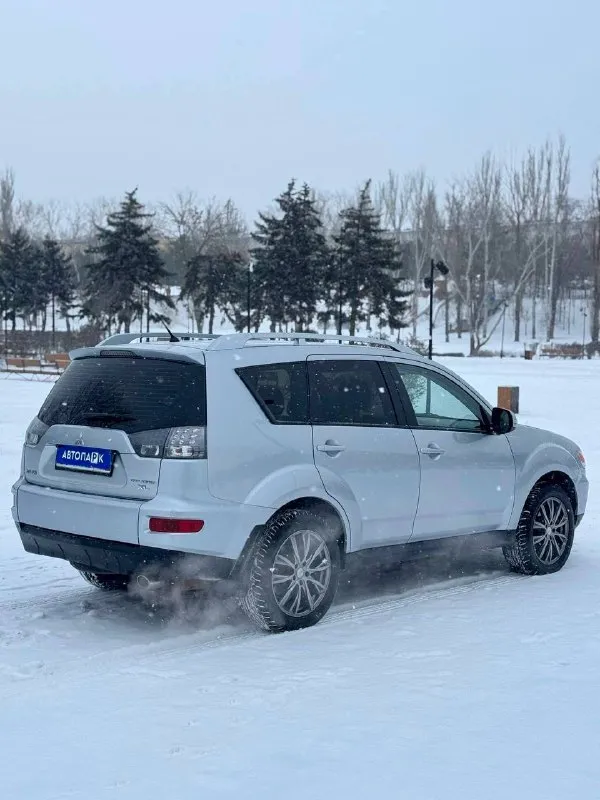 🇯🇵 mitsubishi outlander 💰цена: 1 170 000р 🏢город: мариуполь 📅год выпуска: 2009 🧾пробег: 198 488км. ⚙️двигатель: 2.0 ⛽топливо: бензин/газ ⚙️кпп: автомат 📞 телефон: +7-949-727-41-51 +7-989-263-55-56 +7-949-551-91-52 💾 описание: mitsub. .. >✅ южная эксплуатация. ✅ техническая часть на 5+ ✅ оригинальный пробег. ✅ салон как новый. ✅ салон трансформер. ✅ отличная комплектация: ❄️ кондиционер, подогрев сидений, гур, abs, птф, кожаный мультируль, центральный замок, tesla магнитола с камерой заднего вида, хорошая летняя резина на красивых литых дисках. улица шевченко 2️⃣6️⃣9️⃣ 🏦 возможна продажа в кредит по двум документам. - фотография - 6