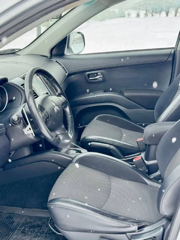 🇯🇵 mitsubishi outlander 💰цена: 1 170 000р 🏢город: мариуполь 📅год выпуска: 2009 🧾пробег: 198 488км. ⚙️двигатель: 2.0 ⛽топливо: бензин/газ ⚙️кпп: автомат 📞 телефон: +7-949-727-41-51 +7-989-263-55-56 +7-949-551-91-52 💾 описание: mitsub. .. >✅ южная эксплуатация. ✅ техническая часть на 5+ ✅ оригинальный пробег. ✅ салон как новый. ✅ салон трансформер. ✅ отличная комплектация: ❄️ кондиционер, подогрев сидений, гур, abs, птф, кожаный мультируль, центральный замок, tesla магнитола с камерой заднего вида, хорошая летняя резина на красивых литых дисках. улица шевченко 2️⃣6️⃣9️⃣ 🏦 возможна продажа в кредит по двум документам. - фотография - 9