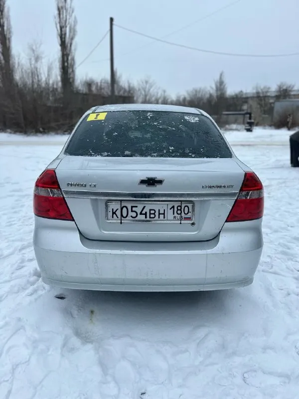 Chevrolet aveo lt 2008 г. в. в надежном состоянии! главные преимущества: ✅ история: всего 2 владельца по птс, я — крайний. личный автомобиль, куплен для семьи. оригинальный пробег — 243 000 км. ✅ выгода на заправке: установлено зарегистрированное гбо (все отметки в птс/стс есть). двигатель 1.6 литра (16 клапанов) работает ровно и стабильно, отлично "дружит" с газом. ✅ готов к любой погоде: полный комплект для комфорта: кондиционер (недавно заправлен, холодит отлично), подогрев зеркал, гур. и главное — два полных комплекта колес: зимняя резина на 15" дисках и летняя на 14". ✅ безопасность и связь: установлена сигнализация sheriff и магнитола на android с навигацией и мультимедиа. --- комплектация и состояние: · комфорт: передние электростеклоподъемники, центральный замок. · салон: чистый и опрятный. · эксплуатация: автомобиль не новый, есть косяки и следы эксплуатации. цена и контакт: +79495340045 цена: 530 000 рублей. - фотография - 5