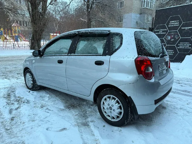 Сhevrolet aveo 2009 г. в. 1.2 бензин мкпп. автомобиль в достойном состоянии! кузов без коррозии! новое сцепление. новая зимня резина. кондиционер. отвечу на вопросы в телефонном режиме! цена: 415.000 руб г. донецк тел. : +79493910916 - фотография - 4