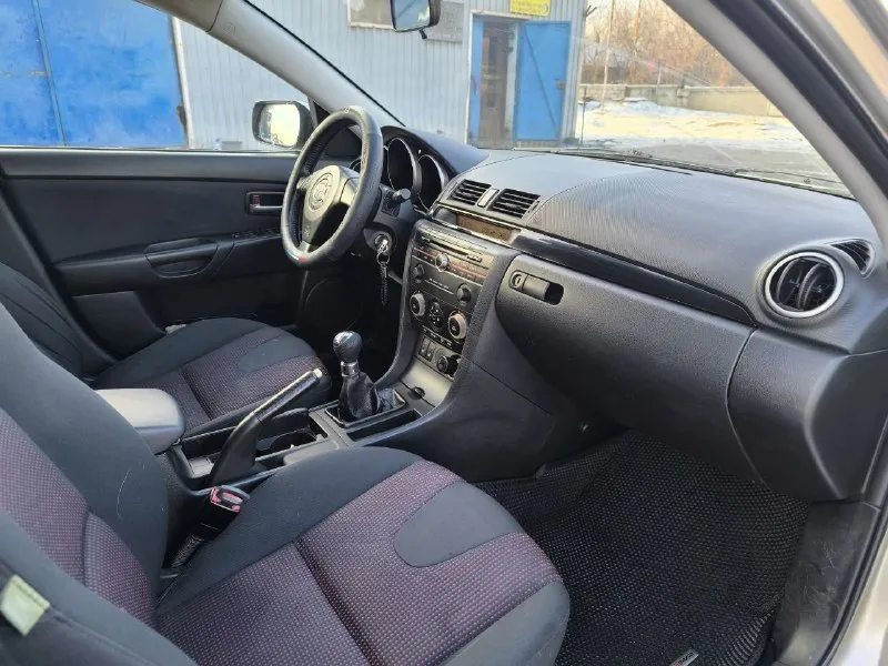 Цена 🎁 : 575 000 руб продам mazda 3 2006 года выпуска 1.6 на механике в хорошем состоянии! • кузов в идеальном состоянии • ходовая как мячик, все в идеале • двигатель в идеальном состоянии • коробка как новая, работает идеально • салон в хорошем состоянии автомобиль без дефектов, в хорошем состоянии, один владелец по документам, любое переоформление! новая зимняя резина, хорошая музыка с блютуз, круиз контроль, мультируль, климат контроль, подогрев сидений и многое другое. .. +79494260930 енакиево - фотография - 5