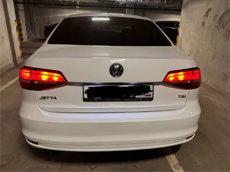 Volkswagen jetta 6 2016г цена 1.450.000. пробег 120.000 ( родной) - любые проверки. второй владелец по птс, машина в хорошем состоянии, работает идеально, никаких нареканий нет. два комплекта резины ( лето новая ). на автомобиле езжу редко, хранилась только в паркинге. перекупам просьба не беспокоить, к машине всегда относился очень бережно, с уходом, будете довольны покупкой! тел. +79525673355 ( можете звонить в любое время или писать на telegram по этому номеру ) - фотография - 5