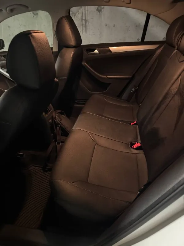 Volkswagen jetta 6 2016г цена 1.450.000. пробег 120.000 ( родной) - любые проверки. второй владелец по птс, машина в хорошем состоянии, работает идеально, никаких нареканий нет. два комплекта резины ( лето новая ). на автомобиле езжу редко, хранилась только в паркинге. перекупам просьба не беспокоить, к машине всегда относился очень бережно, с уходом, будете довольны покупкой! тел. +79525673355 ( можете звонить в любое время или писать на telegram по этому номеру ) - фотография - 7