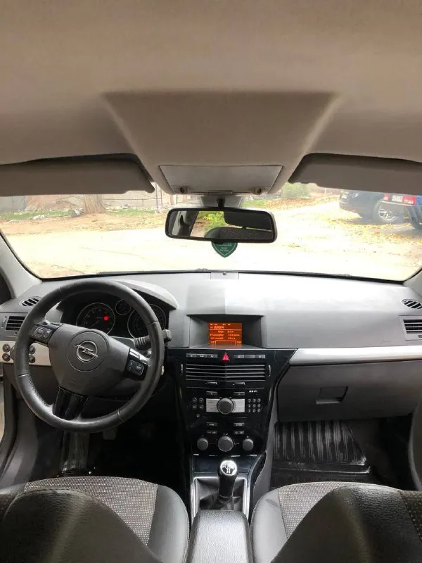 Продам opel астра h рестайлинг комплектация космо 2012 года. пробег: 204.т/км двигатель 1.6 машина в... - фотография