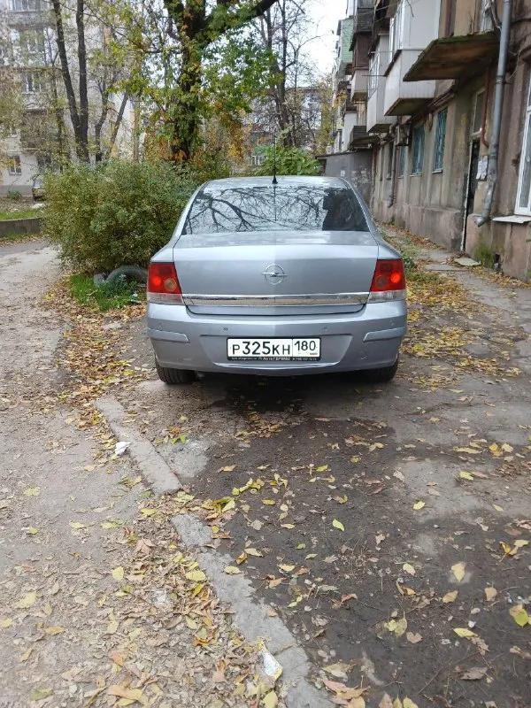 Продам opel астра h рестайлинг комплектация космо 2012 года. пробег: 204.т/км двигатель 1.6 машина в хорошем состоянии, по кузову без корозий и жучков. дно пороги целые. коробка работает идеально без хрустов и вылетов. в комплектация: датчик света, датчик дождя, круизконтроль, партронник, подогрев сидений, подогрев лобового, серворуль, мульти руль. подогрев зеркал и заднего стекла. двигатель работает тихо масло не ест вообще. в целом машина вложений не требует. переоформление без проблем, машина на мне учёт мариуполь. цена:640т. руб тел+79499849262 📲 tg: артур 📞 звоните: +7(949)9849262 - фотография - 3