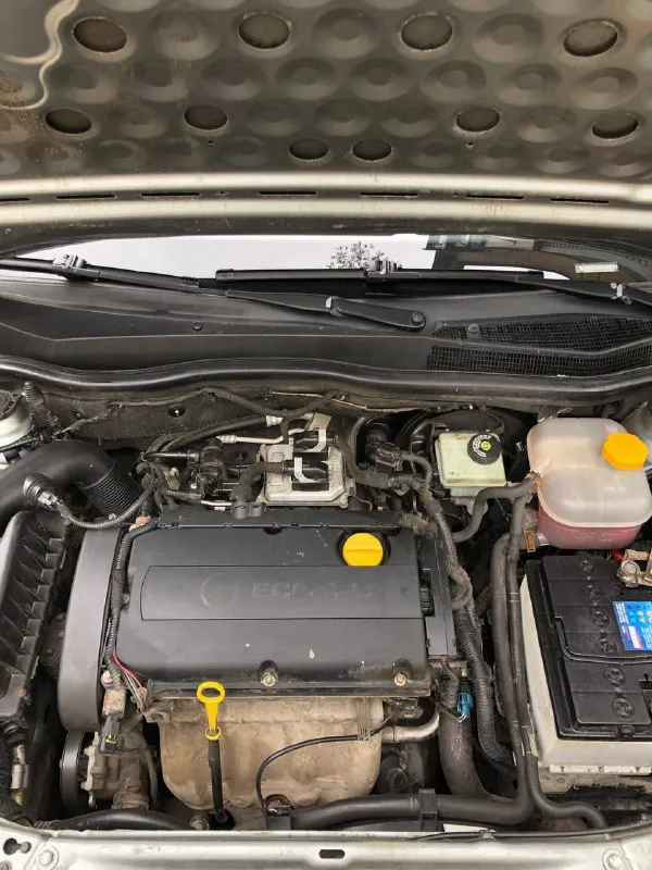 Продам opel астра h рестайлинг комплектация космо 2012 года. пробег: 204.т/км двигатель 1.6 машина в хорошем состоянии, по кузову без корозий и жучков. дно пороги целые. коробка работает идеально без хрустов и вылетов. в комплектация: датчик света, датчик дождя, круизконтроль, партронник, подогрев сидений, подогрев лобового, серворуль, мульти руль. подогрев зеркал и заднего стекла. двигатель работает тихо масло не ест вообще. в целом машина вложений не требует. переоформление без проблем, машина на мне учёт мариуполь. цена:640т. руб тел+79499849262 📲 tg: артур 📞 звоните: +7(949)9849262 - фотография - 5