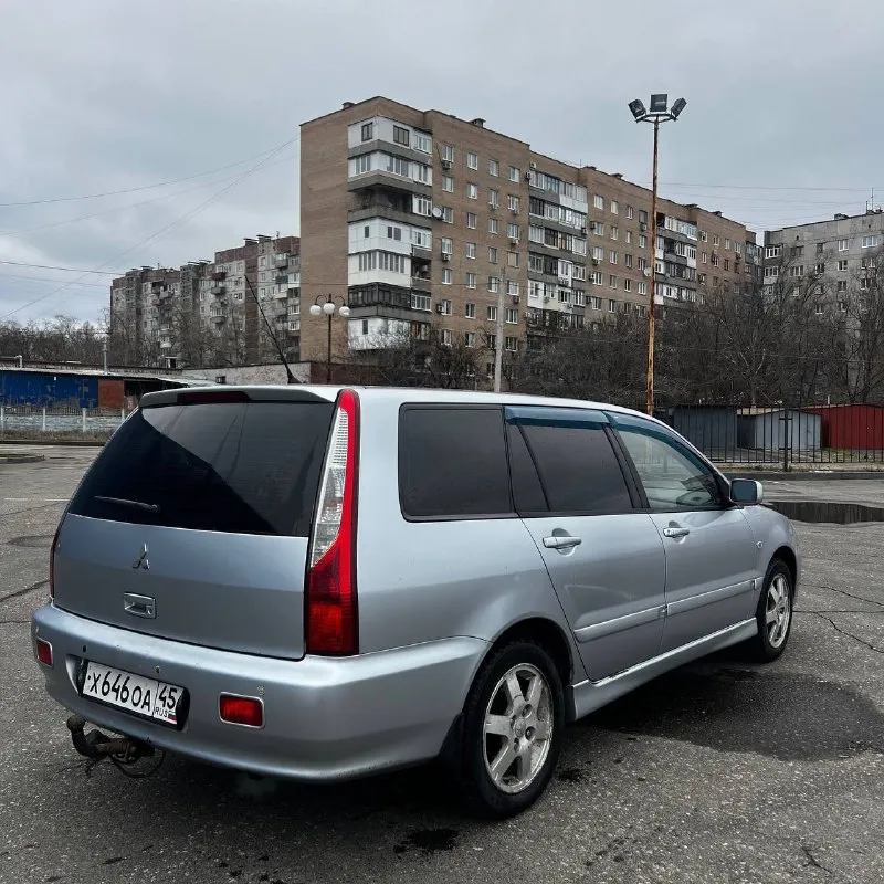 Mitsubishi lancer 9 2004 1.6, не дымит, работает хорошо, сухой. коробка механика на отлично. ходовая сбитая и тихая. кузов очень живой, дно, пороги, стаканы в отличном состоянии, микро косячки есть, вид классный. резина зима. салон чистый и опрятный. по электрике все работает, ошибок нет. стоит сигнализация с автозапуском. по документам все отлично. все стекла родные. 385.000₽ +79493609487 донецк 📲 tg: @zmilovz 📞 звоните: +7(949)3609487 - фотография - 4