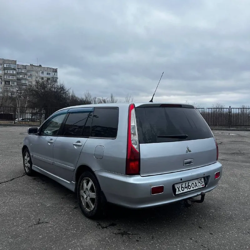 Mitsubishi lancer 9 2004 1.6, не дымит, работает хорошо, сухой. коробка механика на отлично. ходовая сбитая и тихая. кузов очень живой, дно, пороги, стаканы в отличном состоянии, микро косячки есть, вид классный. резина зима. салон чистый и опрятный. по электрике все работает, ошибок нет. стоит сигнализация с автозапуском. по документам все отлично. все стекла родные. 385.000₽ +79493609487 донецк 📲 tg: @zmilovz 📞 звоните: +7(949)3609487 - фотография - 5