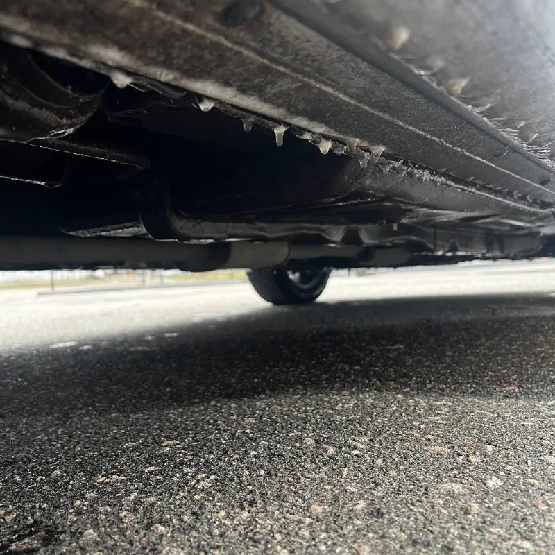 Mitsubishi lancer 9 2004 1.6, не дымит, работает хорошо, сухой. коробка механика на отлично. ходовая сбитая и тихая. кузов очень живой, дно, пороги, стаканы в отличном состоянии, микро косячки есть, вид классный. резина зима. салон чистый и опрятный. по электрике все работает, ошибок нет. стоит сигнализация с автозапуском. по документам все отлично. все стекла родные. 385.000₽ +79493609487 донецк 📲 tg: @zmilovz 📞 звоните: +7(949)3609487 - фотография - 8