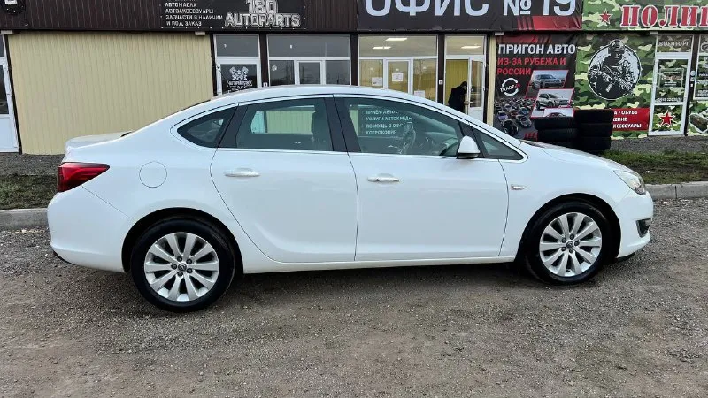 Opel astra j 2014 год 1,4 турбо автомат пробег 170 тыс км авто в идеале!!! зеленая автотека космо подогрев руля подогрев сидений климат цена 850 000 руб тел +79493153370 - фотография - 4