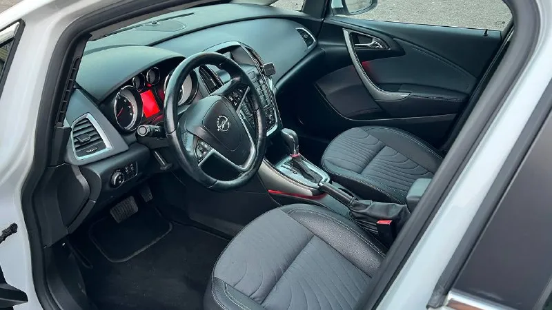 Opel astra j 2014 год 1,4 турбо автомат пробег 170 тыс км авто в идеале!!! зеленая автотека космо подогрев руля подогрев сидений климат цена 850 000 руб тел +79493153370 - фотография - 7