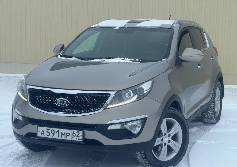 Продам kia sportage, 2013 год, автомат, 190 000 оригинального пробега , технически автомобиль в отличном состояние, мотор 2 л, бензин, работает идеально как на холодную так и на горячую ( ничего не гремит), автотека хорошая ( номера не закрываю так как ничего скрывать ), автомат отрабатывает отлично без пинков и рывков, по ходовой части все отлично, ничего не стучит, не гремит, хорошая комплектация: климат двух зонный, подогрев всех сидений, полный электропокет, складывания зеркал, мульти руль, помощь при спуске, abs, эл регулировка, проковочный ассистент, хорошая оптика ( оригинал ), автомобиль юридический чист, без залов, без штрафов и ограничений, готов к переоформлению, автомобиль на хорошей зимней резине, диски на r17,цена 1 320 000 торг у капота, донецк, возможна продажа в кредит, сотрудничаем с представителями банков, +79490963384 покупайте авто с гарантией честной сделки, смотрите мой профиль тел
📞 🇷🇺 Звоните: +79490963384 - фотография - 2