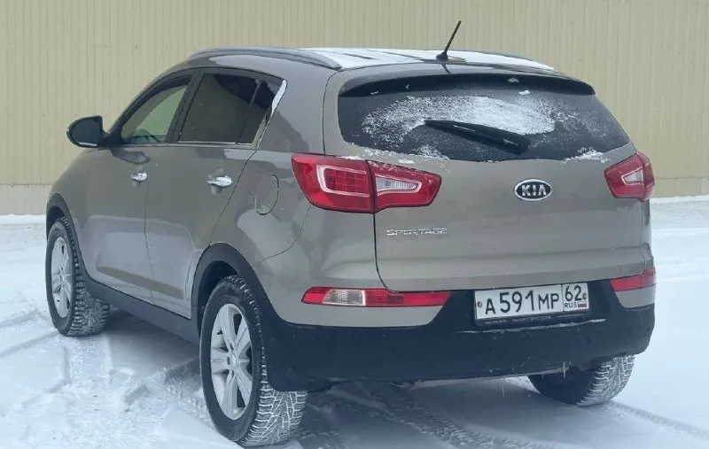 Продам kia sportage, 2013 год, автомат, 190 000 оригинального пробега , технически автомобиль в отличном состояние, мотор 2 л, бензин, работает идеально как на холодную так и на горячую ( ничего не гремит), автотека хорошая ( номера не закрываю так как ничего скрывать ), автомат отрабатывает отлично без пинков и рывков, по ходовой части все отлично, ничего не стучит, не гремит, хорошая комплектация: климат двух зонный, подогрев всех сидений, полный электропокет, складывания зеркал, мульти руль, помощь при спуске, abs, эл регулировка, проковочный ассистент, хорошая оптика ( оригинал ), автомобиль юридический чист, без залов, без штрафов и ограничений, готов к переоформлению, автомобиль на хорошей зимней резине, диски на r17,цена 1 320 000 торг у капота, донецк, возможна продажа в кредит, сотрудничаем с представителями банков, +79490963384 покупайте авто с гарантией честной сделки, смотрите мой профиль тел
📞 🇷🇺 Звоните: +79490963384 - фотография - 4
