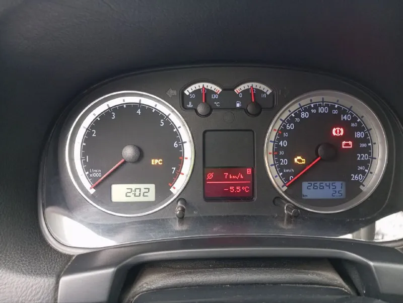 Продам гольф 4 1.6 2003год 266т родного пробега документы стс птс договор купли продажи все ровно abs esp климат контроль кондиционер 400т руб торг присутствует г. енакиево номер телефона. +79493383915 📲 tg: @alexenk180 📞 звоните: +7(949)3383915 - фотография - 6