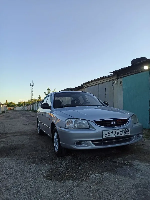 Продаётся hyundai accent 2006 года выпуска. автомобиль в хорошем техническом состоянии, обслуживался регулярно. год выпуска: 2006 пробег: 269 000 км двигатель обслужен, масло ест ~1 литр от замены до замены техническое состояние и обслуживание: вся ходовая часть заменена (kayaba) новая помпа новый антифриз новый ремень грм новые гидрокомпенсаторы новая клапанная крышка новая цепь и успокоитель цепи новые свечи и бронепровода тормоза по кругу новые цилиндры новые один суппорт новый, второй полностью перебран все жидкости заменены. новый насос гур все 4 подушки двигателя — новые комплектация: гур кондиционер электростеклоподъёмники (все) электрорегулировка зеркал с подогревом магнитола sony (usb / aux / bluetooth) 4 колонки возможна передача сигнализации с автозапуском резина: 2 комплекта резины один комплект — новый кузов: задние арки — под сварку кобылки порогов — под ремонт автомобиль на ходу, вложений по технике не требует 📲 tg: @wariokl 📞 звоните: +7(949)3173970 - фотография - 3