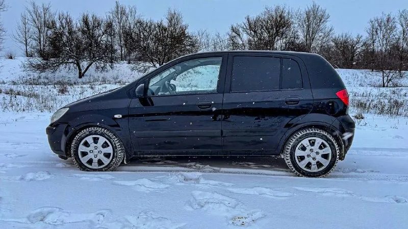 🚘 марка и модель: hyundai getz 📏 пробег: 249000 📆 год: 2008 📝 кпп: ⚙️ описание: продаётся автомобиль hyundai getz в отличном техническом состоянии. двигатель работает исправно, автоматическая коробка передач функционирует корректно, без рывков и толчков. ходовая часть обслужена. автомобиль полностью готов к эксплуатации, дополнительных вложений не требует. техническое обслуживание проводилось своевременно, замена масла — по регламенту. дополнительная информация предоставляется по телефону. 💰 цена: 585000 🌍 город: 📞 звоните: +7(949)4677388 - фотография - 4