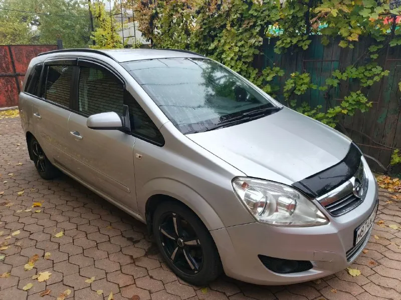 Продам 7-местный opel zafira b, рестайлинг 2008 г. в. объем: 1.8 л. (140 л. с.), бензин, z18xer. коробка: мkпп. пробег: 232 000 км. 2 ключа. летняя резина (прошла 2 сезона). зимняя резина (уставшая). цена - 620 000,00 руб. символический торг при осмотре. тел. : +79495764193 осмотр - донецк, макеевка - фотография - 2