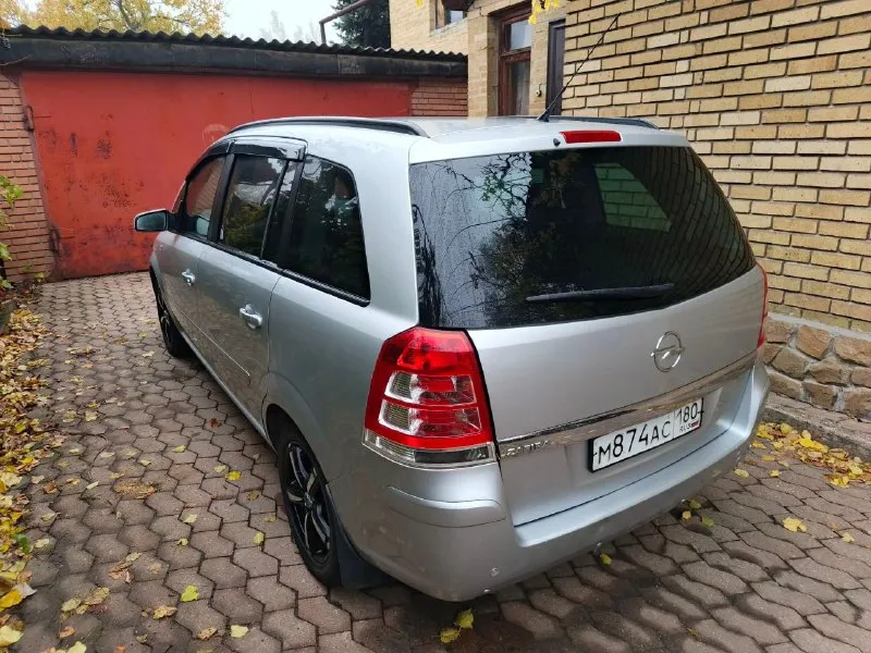 Продам 7-местный opel zafira b, рестайлинг 2008 г. в. объем: 1.8 л. (140 л. с.), бензин, z18xer. коробка: мkпп. пробег: 232 000 км. 2 ключа. летняя резина (прошла 2 сезона). зимняя резина (уставшая). цена - 620 000,00 руб. символический торг при осмотре. тел. : +79495764193 осмотр - донецк, макеевка - фотография - 3