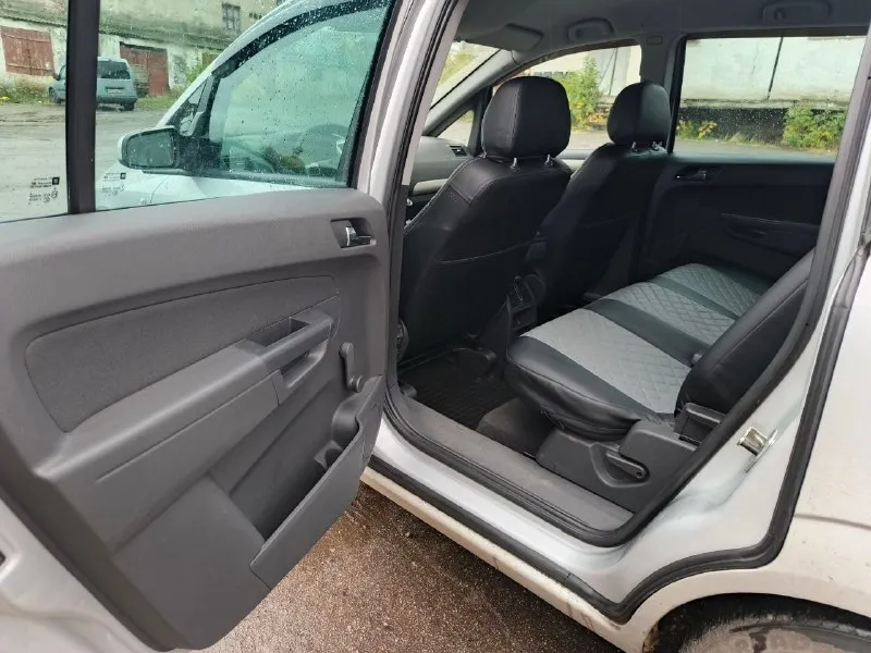 Продам 7-местный opel zafira b, рестайлинг 2008 г. в. объем: 1.8 л. (140 л. с.), бензин, z18xer. коробка: мkпп. пробег: 232 000 км. 2 ключа. летняя резина (прошла 2 сезона). зимняя резина (уставшая). цена - 620 000,00 руб. символический торг при осмотре. тел. : +79495764193 осмотр - донецк, макеевка - фотография - 4