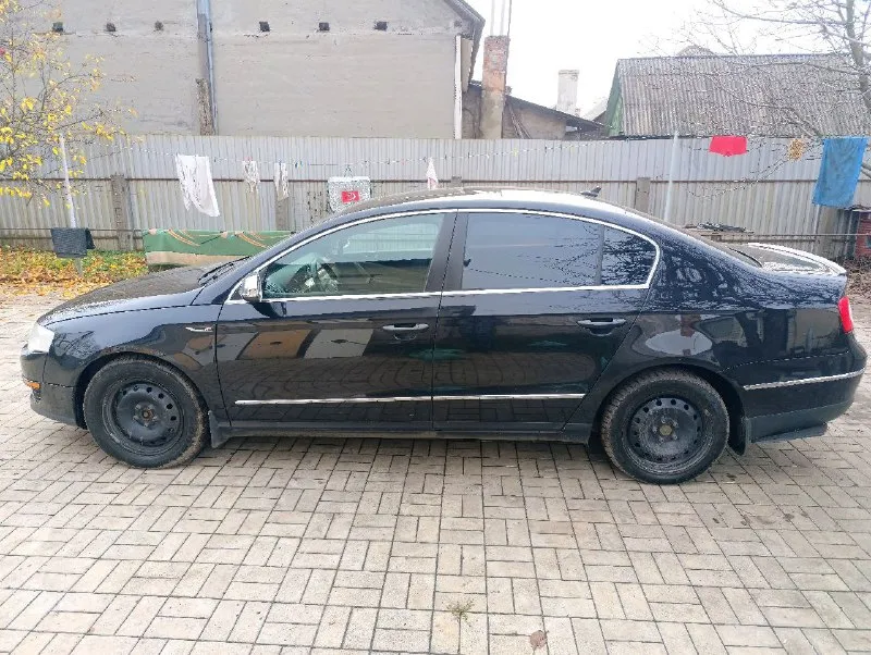 Продам volkswagen passat b6 в хорошем состоянии для своих лет 2008года(американец). 2.0tfsi(bpy)(после капремонта 60тыс. км). коробка 09g (обычный айсин, щелкает на ура). на максимальной комплектации:датчик света-дождя, мульти руль, люк, кожанный салон с электроприводами 2-х сидений и памятью(для себя захотел чехлы), круиз-контроль,2-х зонный климат(компрессор поменял летом, печка жарит),4 эсп, регулировка зеркал с обогревом, обогрев сидений с регулировкой, на задних дверях и стекле шторки, лэд в два этажа. помимо этого много допов. все функционирует как надо. кузов не гнилой, на хорошей зимней резине, ходовая на твердую 4. на добротном автозвуке. по документам кристально чистая. семейная машина. макеевка +79494359041 на все вопросы отвечу или пишите в телеграмм. цены 850000р торг(возможен обмен с вашей доплатой) 📲 tg: @rostislav_islam 📞 звоните: +7(949)4359041 - фотография - 4