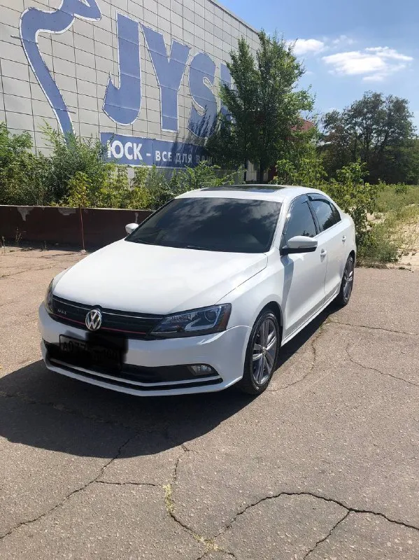 Продам свою свою jetta 6 sel 2014. пробег 200.000 км. 1.8. 6 ст. автомобиль в хорошем состоянии. технически автомобиль в хорошем состоянии. салон в хорошем состоянии. 2 комплекта резины на все вопросы отвечу по телефону. автомобиль находится в г. донецке. цена 1.250. реальному покупателю хороший торг. продаю по причине покупки нового авто. +79493215821. +79495339607 -телеграм. 📲 tg: евгений 📞 звоните: +7(949)3215821 - фотография - 4