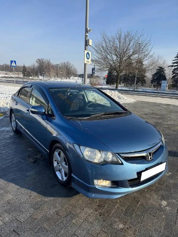 🚘 honda civic 2006 ✅ 2006 год выпуска ✅ : 1.8 ат / бензин / ✅ пробег: 205.000 km 🔥 редкое состояние авто. европейка, покупалась в автосалоне донецка в 2007 году, полностью оригинальный пробег, все родные стекла. 💫 хозяйский автомобиль. вложений никаких не требует. каждый день на ходу. я - собственник. есть незначительные следы эксплуатации, и вторичные окрасы по годам, всё по делу. 🚙 комплектация максимальная в то время, с люком, климатом, круизом, подогревами сидений, складыванием зеркал, лепестками и спортивным обвесом. 💥 2 ключа, 2 комплекта импортной резины. установлена сигнализация и multilock. хороший свет. кондиционер заправлен. полностью обслужен до мелочей. кузов летом покрывался керамикой. 📍 осмотр в донецке. возможна продажа в кредит через автосалон. 💸 950.000 ₽ (торг) +7 (949) 984-68-08 📞 звоните: +7(949)9846808 - фотография - 3