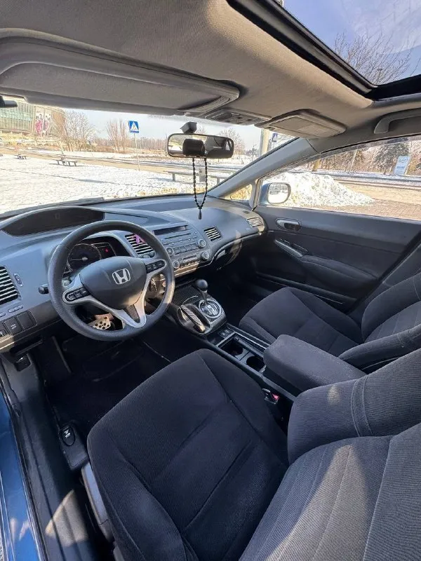 🚘 honda civic 2006 ✅ 2006 год выпуска ✅ : 1.8 ат / бензин / ✅ пробег: 205.000 km 🔥 редкое состояние авто. европейка, покупалась в автосалоне донецка в 2007 году, полностью оригинальный пробег, все родные стекла. 💫 хозяйский автомобиль. вложений никаких не требует. каждый день на ходу. я - собственник. есть незначительные следы эксплуатации, и вторичные окрасы по годам, всё по делу. 🚙 комплектация максимальная в то время, с люком, климатом, круизом, подогревами сидений, складыванием зеркал, лепестками и спортивным обвесом. 💥 2 ключа, 2 комплекта импортной резины. установлена сигнализация и multilock. хороший свет. кондиционер заправлен. полностью обслужен до мелочей. кузов летом покрывался керамикой. 📍 осмотр в донецке. возможна продажа в кредит через автосалон. 💸 950.000 ₽ (торг) +7 (949) 984-68-08 📞 звоните: +7(949)9846808 - фотография - 7