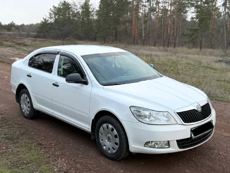 Продам skoda octavia ( skoda октавия) 2012 года (a5) в кузове лифтбэк. надёжный ременной двигатель 1,6 bse, работает отлично, масло не расходует, полностью обслужен. коробка механика. ходовая полностью обслужена. новый комплект сцепления luk. полный комплект ключей. салон чистый не потёртый. машина без дтп!сервисная книжка. кузов оцинкован, в родном окрасе весь!комплектация:стеклоподъемники, улучшенная музыка, кондиционер, abs, подушки безопасности, подогрев боковых зеркал и заднего стекла, электрорегулировка зеркал, линзованая оптика, птф. машина на зимней резине. с документами полный порядок. цена 885.000 торг +79592724648 +79081737070(telegram) 📞 звоните: +7(959)2724648 - фотография - 3