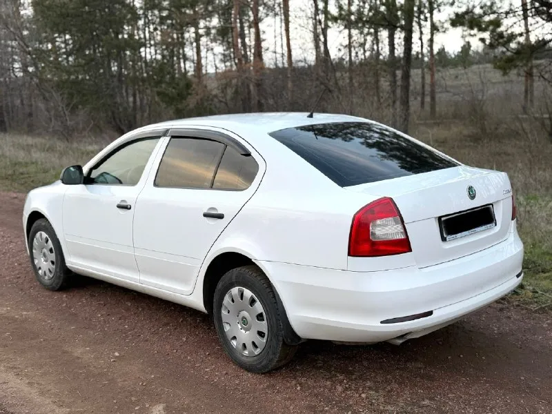 Продам skoda octavia ( skoda октавия) 2012 года (a5) в кузове лифтбэк. надёжный ременной двигатель 1,6 bse, работает отлично, масло не расходует, полностью обслужен. коробка механика. ходовая полностью обслужена. новый комплект сцепления luk. полный комплект ключей. салон чистый не потёртый. машина без дтп!сервисная книжка. кузов оцинкован, в родном окрасе весь!комплектация:стеклоподъемники, улучшенная музыка, кондиционер, abs, подушки безопасности, подогрев боковых зеркал и заднего стекла, электрорегулировка зеркал, линзованая оптика, птф. машина на зимней резине. с документами полный порядок. цена 885.000 торг +79592724648 +79081737070(telegram) 📞 звоните: +7(959)2724648 - фотография - 6
