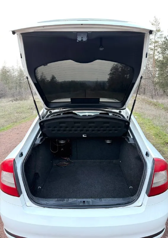 Продам skoda octavia ( skoda октавия) 2012 года (a5) в кузове лифтбэк. надёжный ременной двигатель 1,6 bse, работает отлично, масло не расходует, полностью обслужен. коробка механика. ходовая полностью обслужена. новый комплект сцепления luk. полный комплект ключей. салон чистый не потёртый. машина без дтп!сервисная книжка. кузов оцинкован, в родном окрасе весь!комплектация:стеклоподъемники, улучшенная музыка, кондиционер, abs, подушки безопасности, подогрев боковых зеркал и заднего стекла, электрорегулировка зеркал, линзованая оптика, птф. машина на зимней резине. с документами полный порядок. цена 885.000 торг +79592724648 +79081737070(telegram) 📞 звоните: +7(959)2724648 - фотография - 8