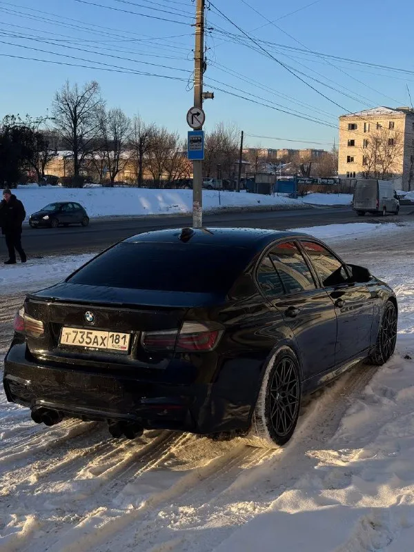 Bmw 3 f30 2 литра бензин. машина в хорошем состоянии. климат, подогрев сидений, установлен монитор с carplay. м-руль сделана полировка и едет на все свои силы, никаких ошибок нет. за машиной следил и ухаживал, качественное обслуживание. 284000 пробег. остальные вопросы по телефону +79595541035. цена 1 350🍋 торг 📞 звоните: +7(959)5541035 - фотография - 6