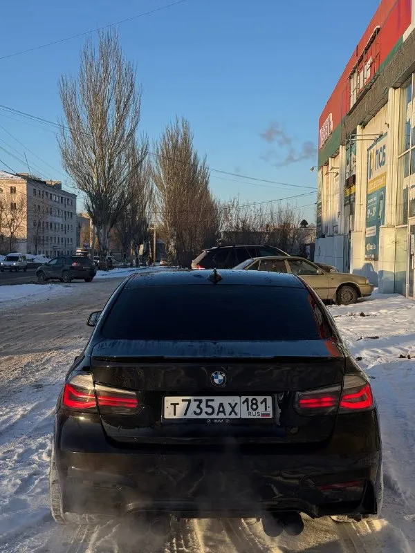 Bmw 3 f30 2 литра бензин. машина в хорошем состоянии. климат, подогрев сидений, установлен монитор с carplay. м-руль сделана полировка и едет на все свои силы, никаких ошибок нет. за машиной следил и ухаживал, качественное обслуживание. 284000 пробег. остальные вопросы по телефону +79595541035. цена 1 350🍋 торг 📞 звоните: +7(959)5541035 - фотография - 7