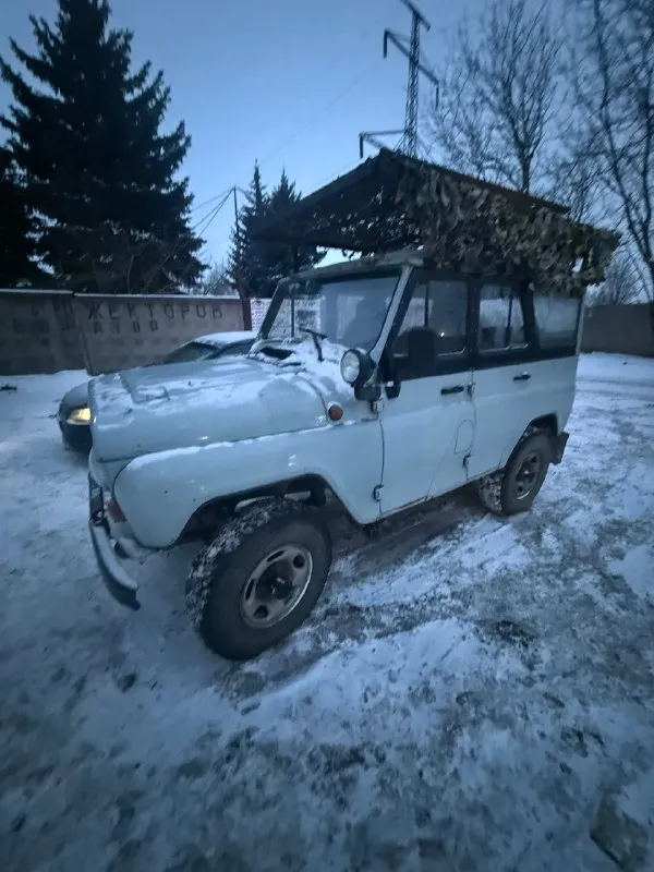 Цена 370 000₽ продам уаз 31514 в хорошем состоянии кузов в идеале двери закрываются как в иномарке 1996 год военные мосты, гидрач подогрев сидений +79592008230 📞 звоните: +7(959)2008230 - фотография - 3