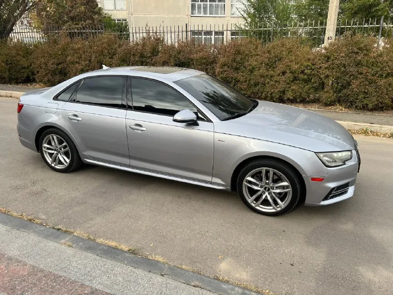 Audi a4 b9 2.0 tfsi, 2017 модельный год, по бирке 10/16. в отличном техническом состоянии, пробег 124 т. км. в хорошей комплектации, электронная приборная панель идёт в паре с максимальным мультимедийным экраном, в полном s-line, бесключевой доступ на всех дверях, 3-х зонный климат контроль, подогревы сидений, датчик света/дождя, люк, память сидений с электронными регулировками, открывание багажника без рук, люк, старт/стоп, электронный ручник, два комплекта резины, обслужена вдоль и поперек. цена 2 530 000 тел. +79591796960 📞 звоните: +7(959)1796960 - фотография - 5