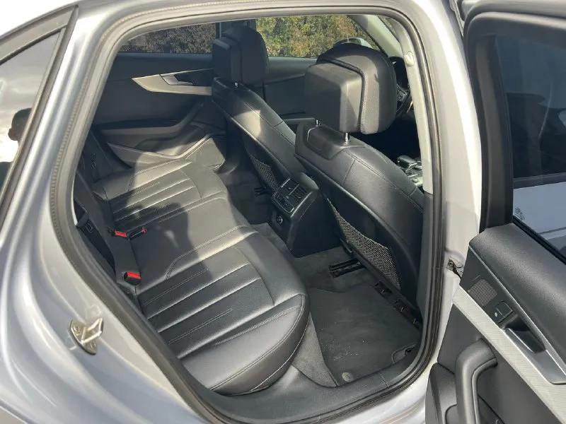 Audi a4 b9 2.0 tfsi, 2017 модельный год, по бирке 10/16. в отличном техническом состоянии, пробег 124 т. км. в хорошей комплектации, электронная приборная панель идёт в паре с максимальным мультимедийным экраном, в полном s-line, бесключевой доступ на всех дверях, 3-х зонный климат контроль, подогревы сидений, датчик света/дождя, люк, память сидений с электронными регулировками, открывание багажника без рук, люк, старт/стоп, электронный ручник, два комплекта резины, обслужена вдоль и поперек. цена 2 530 000 тел. +79591796960 📞 звоните: +7(959)1796960 - фотография - 7