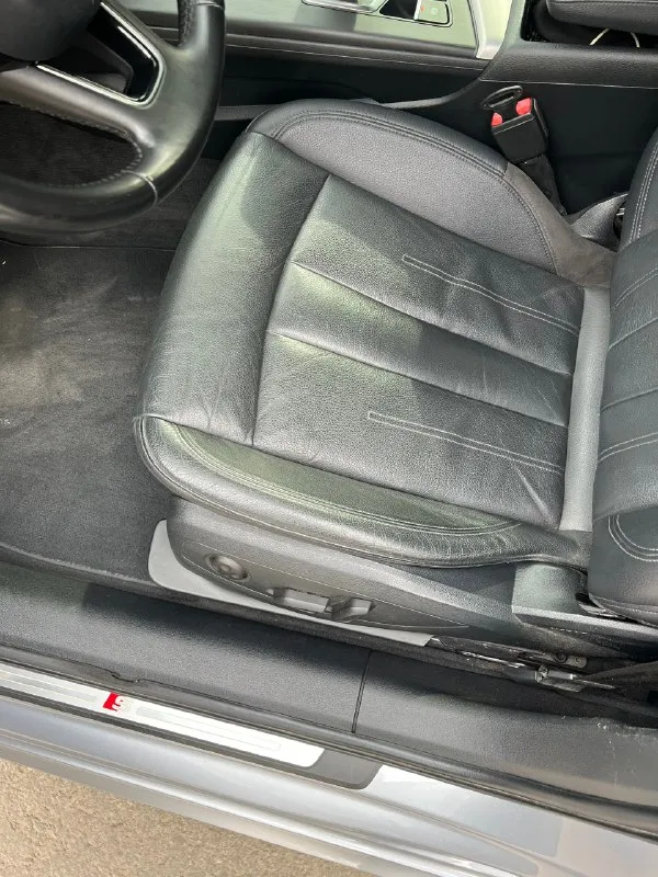 Audi a4 b9 2.0 tfsi, 2017 модельный год, по бирке 10/16. в отличном техническом состоянии, пробег 124 т. км. в хорошей комплектации, электронная приборная панель идёт в паре с максимальным мультимедийным экраном, в полном s-line, бесключевой доступ на всех дверях, 3-х зонный климат контроль, подогревы сидений, датчик света/дождя, люк, память сидений с электронными регулировками, открывание багажника без рук, люк, старт/стоп, электронный ручник, два комплекта резины, обслужена вдоль и поперек. цена 2 530 000 тел. +79591796960 📞 звоните: +7(959)1796960 - фотография - 9