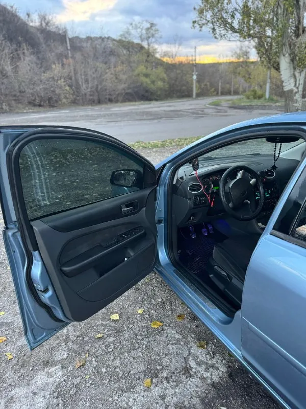 Продам ford focus 2005 года, мотор 2.0 литра (мотор контрактный 64000 км, документы на руках)по ходовую нареканий нету(перебирались)стоит в машине хороший свет, музыка. состояние хорошая я хозяин, любое переоформление. цена 650000 +79495023914. 📞 звоните: +7(949)5023914 - фотография - 10