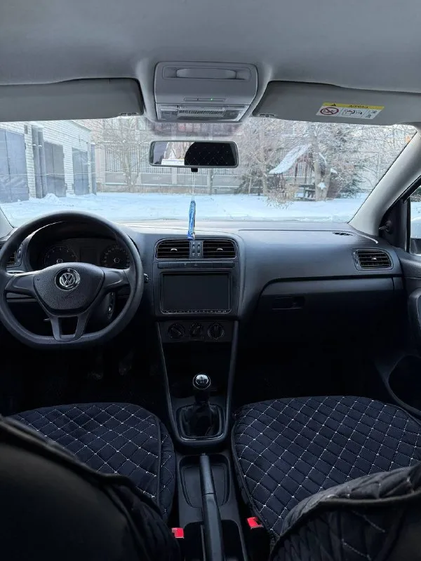 В макеевке в наличии volkswagen polo 2019 года 1 хозяин оригинал птс два ключа 1.6 бензин 90 л. с механика передний привод комлектация trendline 4 эсп большой экран мультимедия не гнилой не ржавый без ошибок технически идеален никаких вложений не требует вин номера читаются отлично дно/пороги в отличном состоянии по прибору кузов весь бьется в родном окрасе не более 120 микрон цена 750 000 +7 (949) 438-81-25 📲 tg: vados 📞 звоните: +7(949)4388125 - фотография - 7