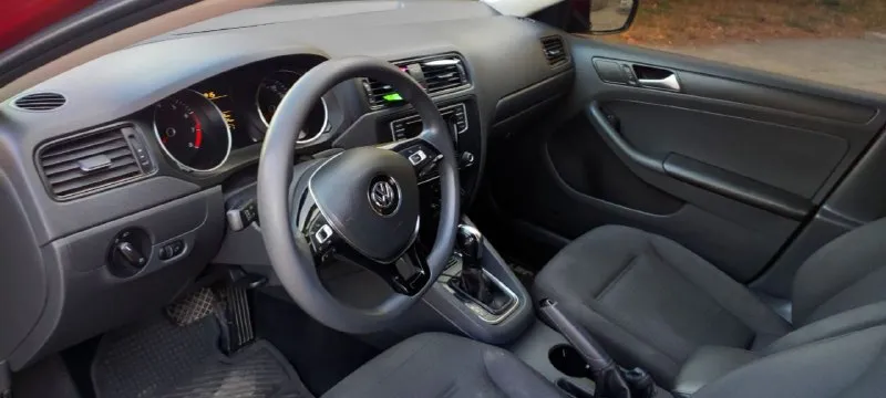 Срочно продам volkswagen jetta, 2016 года. объем 1,4, кпп - автомат 6-ти ступенчатый, обычный, не dsg, цена 1,140 млн. руб. , торг. пробег 114 тыс. км. салон в хорошем состоянии, кондиционер, камера заднего вида, авто очень экономичен, электростеклоподъемники, подогрев заднего стекла, магнитола, комплект летней резины, детально по телефону +79493202480, +79493560528 📞 звоните: +7(949)3202480 - фотография - 7