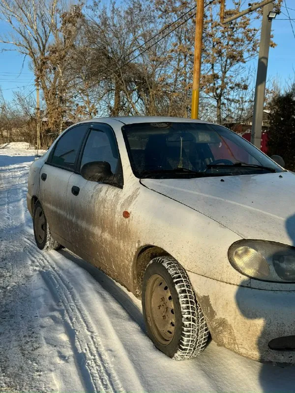 Продам chevrolet ланос 1.5 8клоп полная комплектация кондиционер рабочий заправлен гур работает не гудит все хорошо мотор впорядке кпп тоже, передачи все включаются, ничего не вылетает, все работает вся электрика в рабочем состоянии все что должно работать, все работает по кузову 4( пороги поварены) есть небольшие дефекты, гнили нет, дыр нет, все хорошо салон целый музыка стоит нормальная урал и прайд планшет цена 265твс руб с торгом на месте пишите/звоните +79490815808 📞 звоните: +7(949)0815808 - фотография - 2