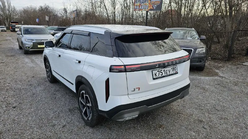 Jaecoo j7 год выпуска: 2023 тип кпп: автоматическая объем двигателя: 1.6т литра тип топлива: бензин пробег: 74 500 км цена: 💥 2 100 000 💥 дополнительная информация: отличное техническое состояние зимняя резина камеры 360 датчики слепых зон полный электро пакет электро регулировка и подогрев руля подогрев сидений двух зонный климат круиз контроль удержание в полосе бесключевой доступ беспроводная зарядка акустика sony 📞 🇷🇺 +79495093428 +79498392499 - фотография - 2