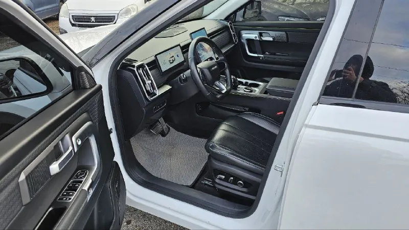 Jaecoo j7 год выпуска: 2023 тип кпп: автоматическая объем двигателя: 1.6т литра тип топлива: бензин пробег: 74 500 км цена: 💥 2 100 000 💥 дополнительная информация: отличное техническое состояние зимняя резина камеры 360 датчики слепых зон полный электро пакет электро регулировка и подогрев руля подогрев сидений двух зонный климат круиз контроль удержание в полосе бесключевой доступ беспроводная зарядка акустика sony 📞 🇷🇺 +79495093428 +79498392499 - фотография - 6